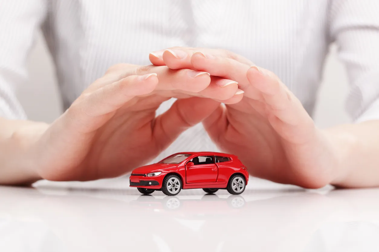 Protección de manos para la creación de apantallamiento de auto pequeño