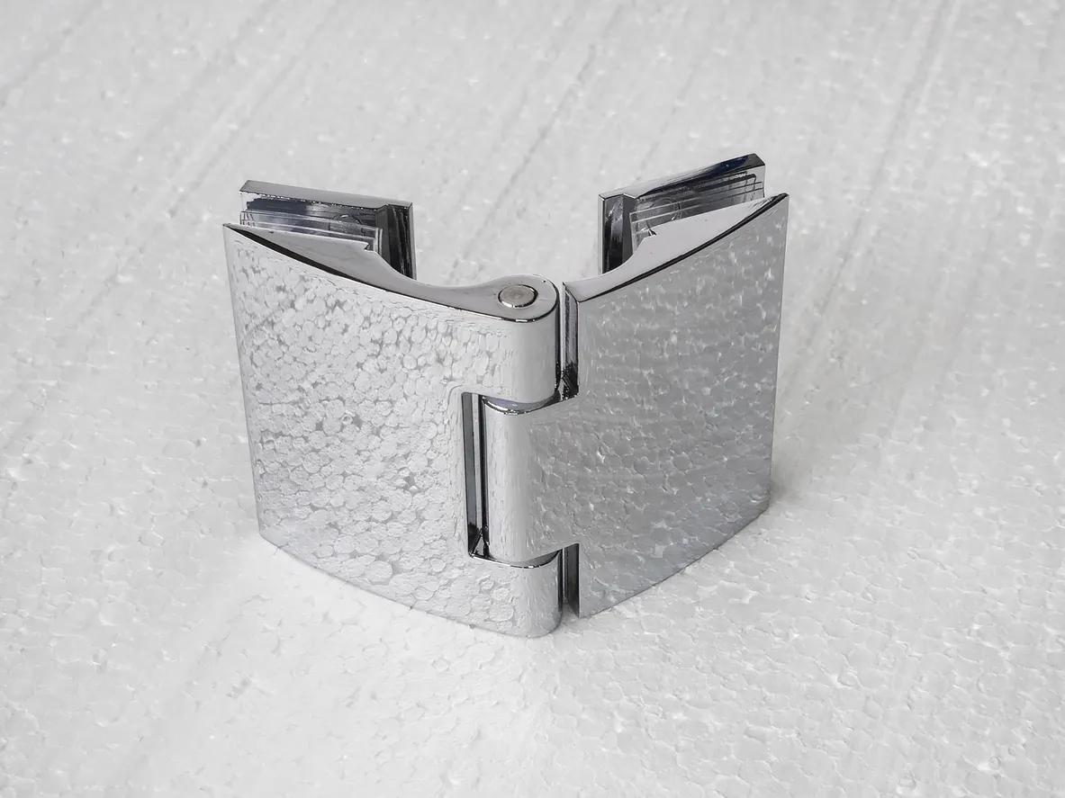 El lazo de vidrio. Accesorios para muebles.