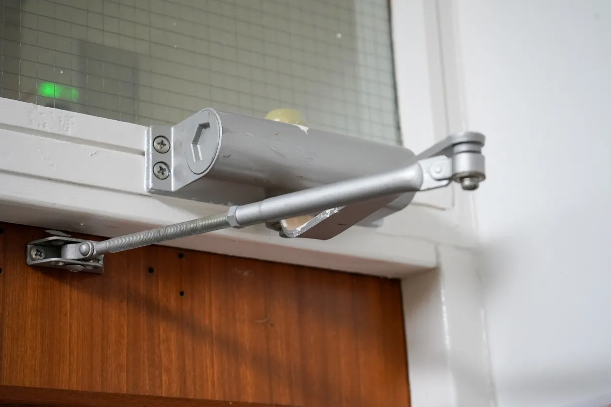 Bisagra Retractil Para Puerta: Tipos Disponibles y Recomendaciones