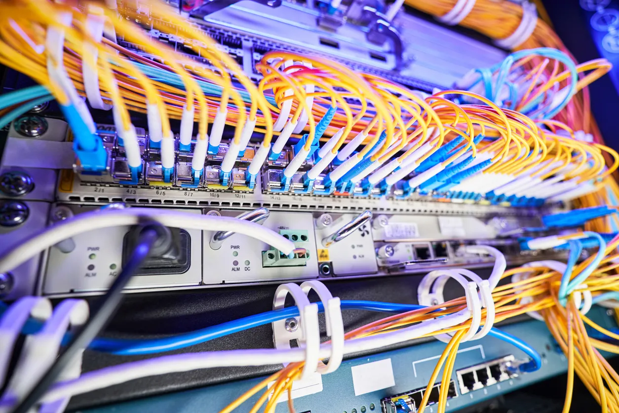 Guía especializada para comprender los contaminantes en liquid cooling, sus riesgos, impacto operativo y criterios de control