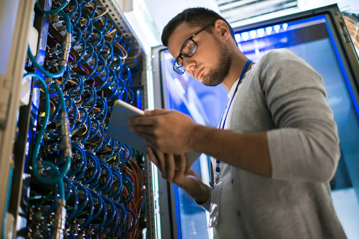 Aspectos técnicos, operación y mantenimiento del liquid cooling fluid en aplicaciones críticas de alto rendimiento.