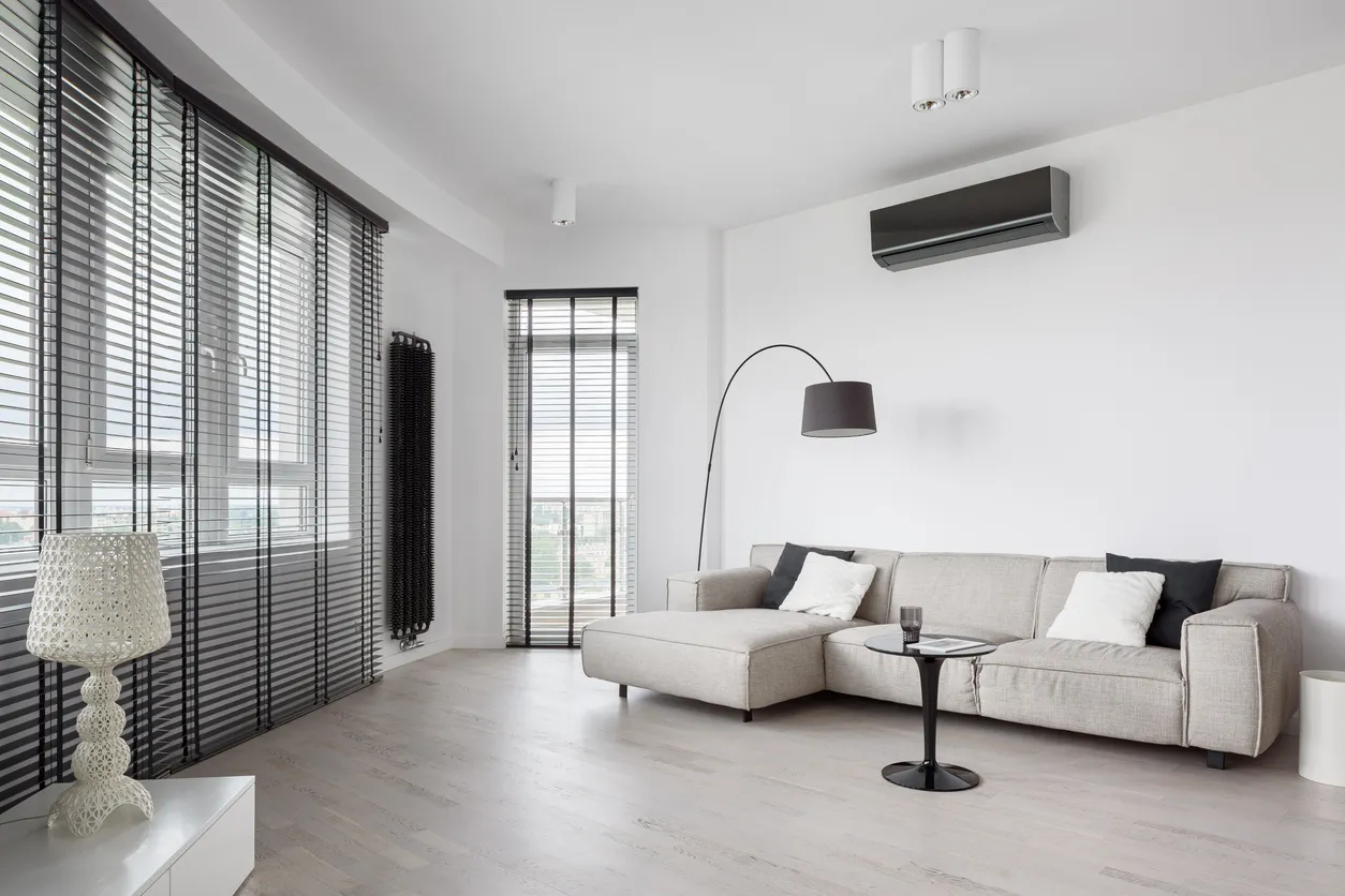 Minisplit negro: diseño elegante con alto rendimiento y bajo ruido