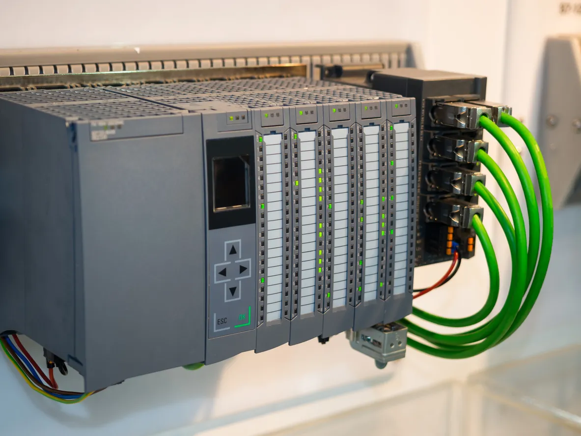 Alta tecnología control de máquina Industrial por control lógico de programación de PLC para la fabricación de