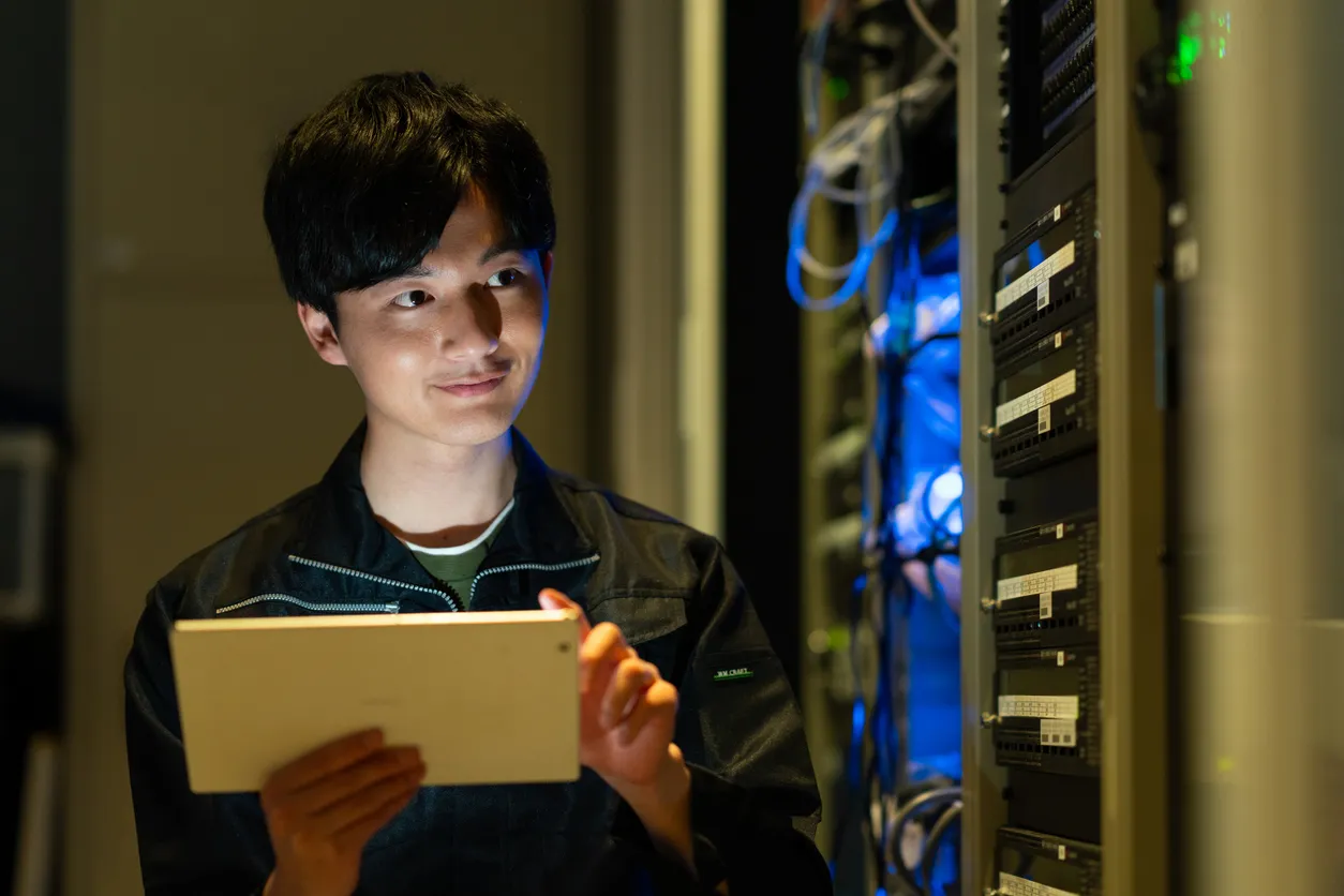 Transferencia de calor en data centers, eficiencia térmica, liquid cooling y rendimiento de sistemas de enfriamiento.
