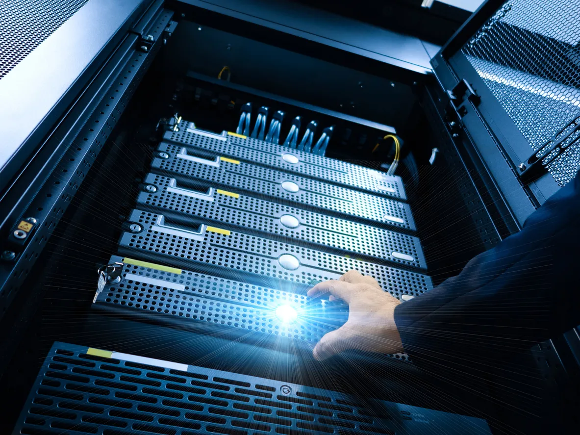 Calidad del fluido refrigerante, control químico, eficiencia térmica y confiabilidad en sistemas de enfriamiento industrial.