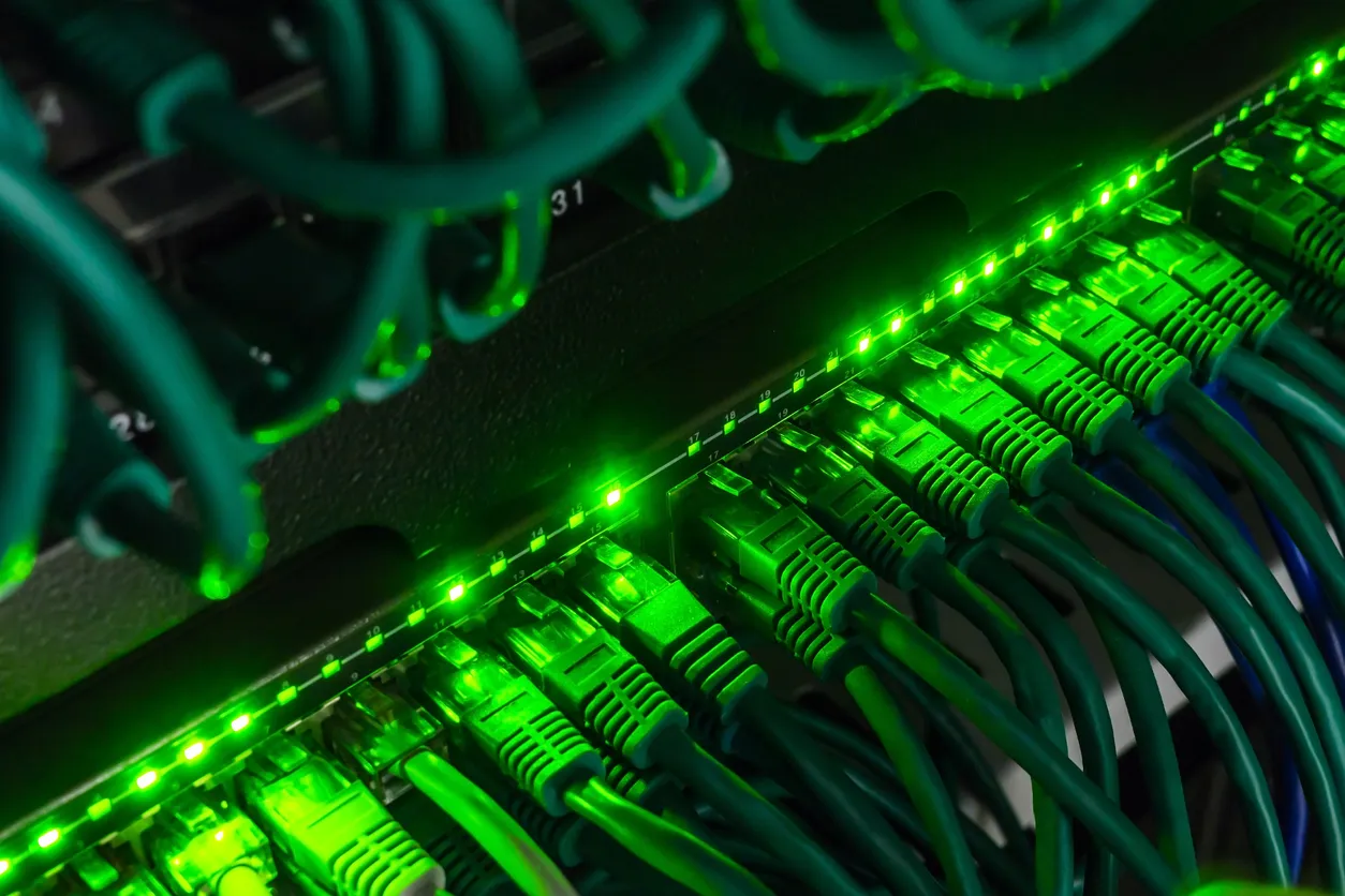 Corrosión galvánica en data centers, diseño hidráulico, selección de materiales y operación continua de sistemas críticos.