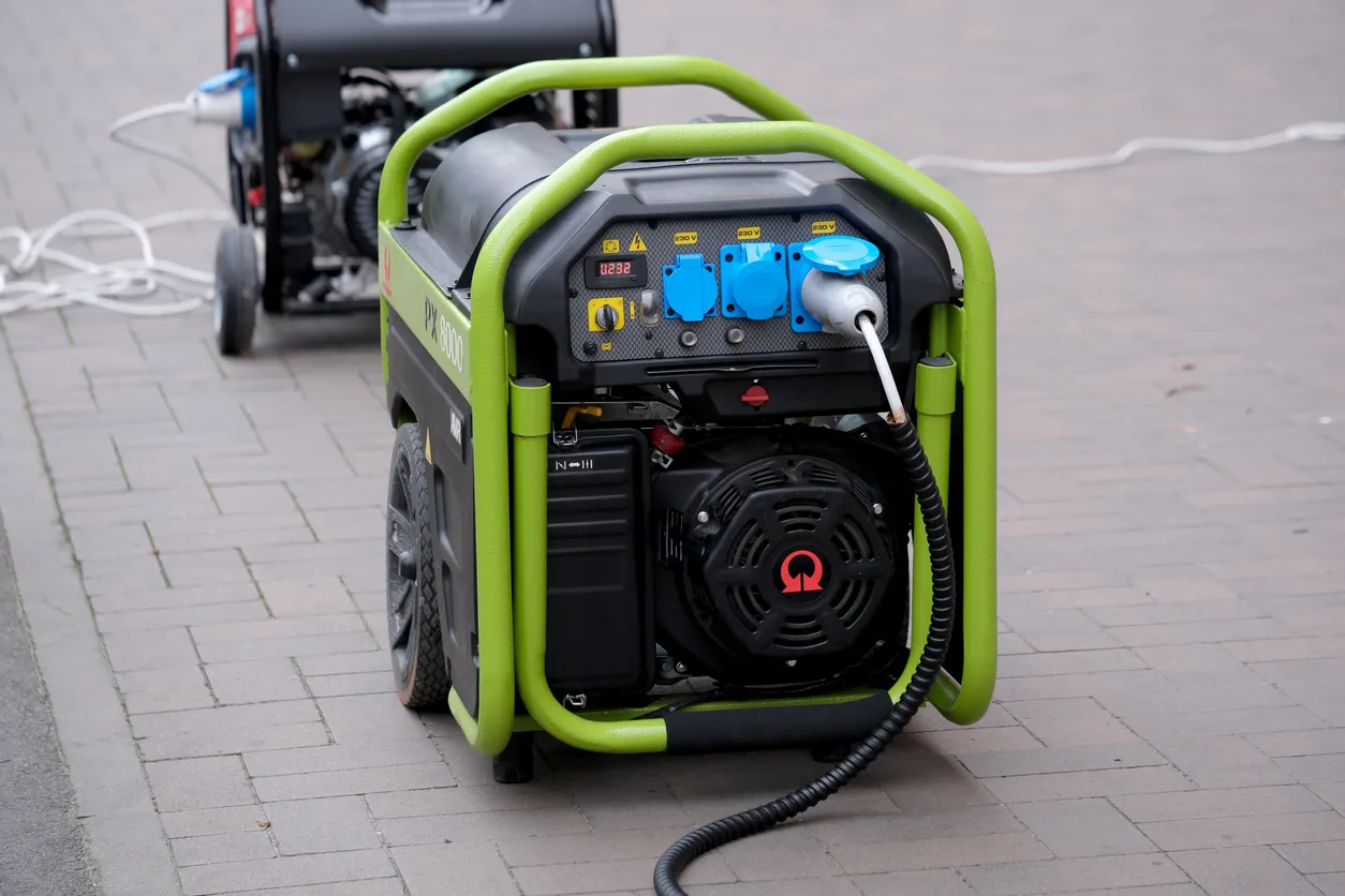 Generador portátil proporciona energía en exteriores durante el día