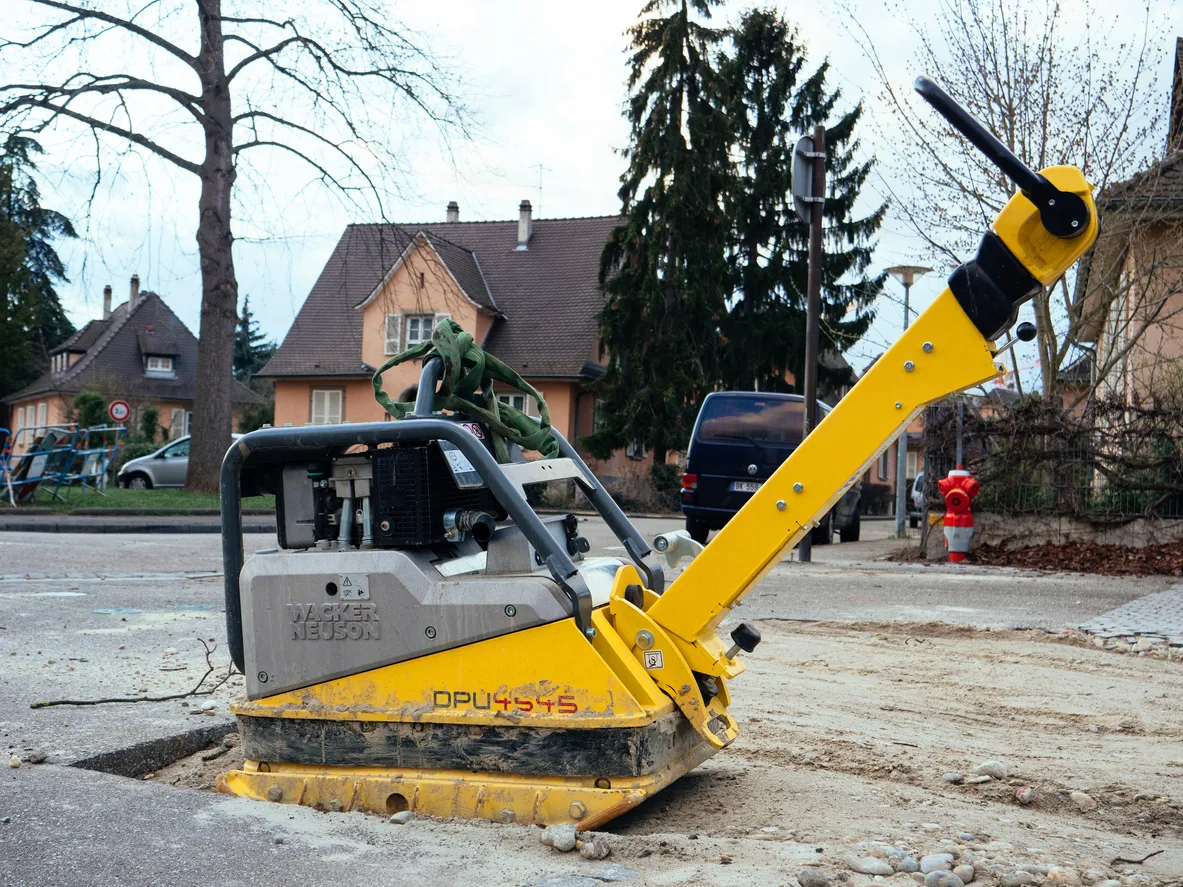 Placas vibratorias reversibles fabricadas por Wacker Neuson