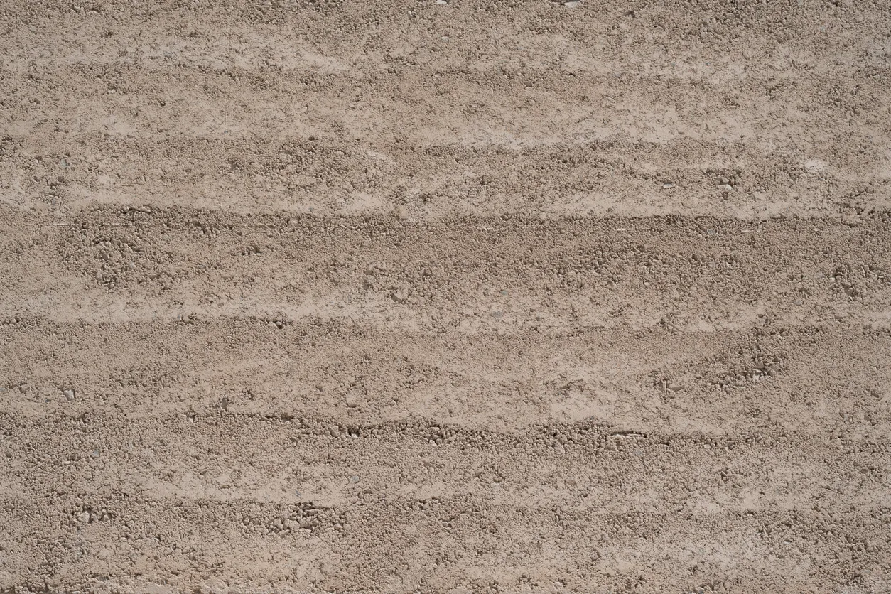 Texturas de una pared de tierra apisonada, colores naturales de tono tierra 