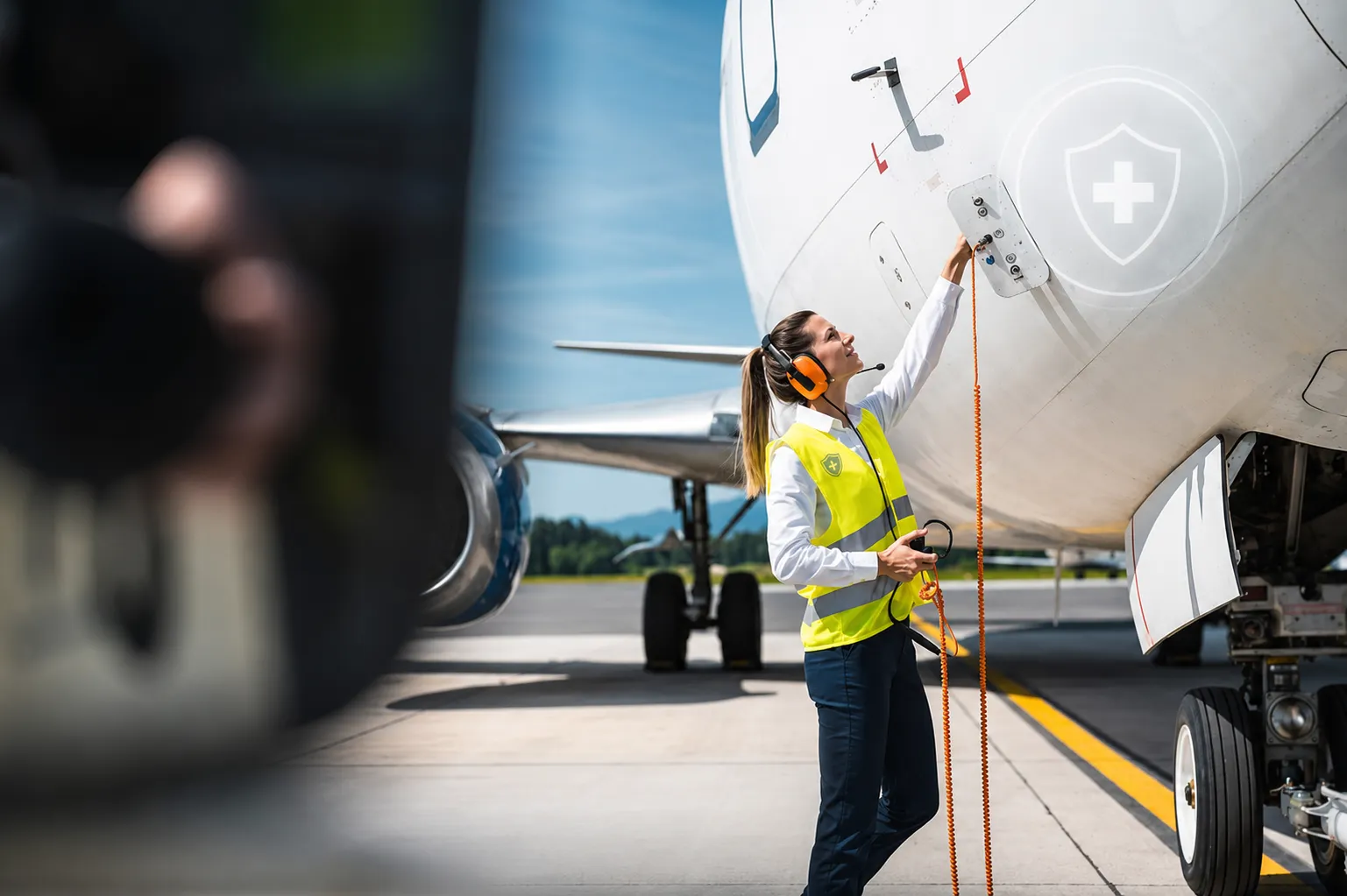 Técnico en avión en mantenimiento