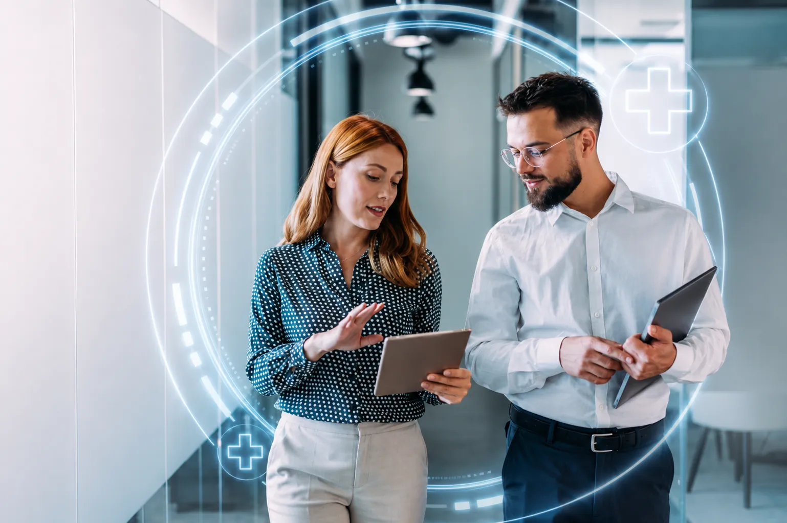 Profesionales en un entorno digital moderno