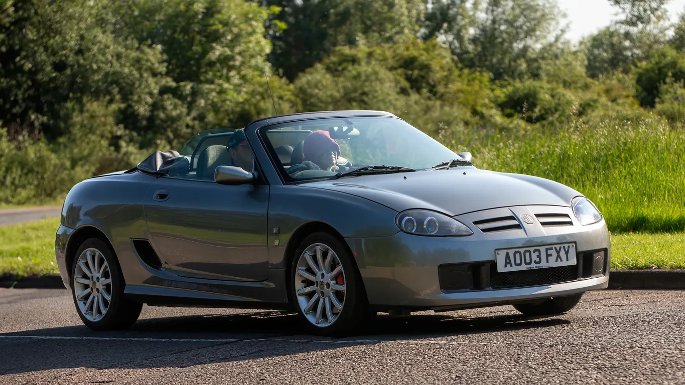 Coche MG TF -