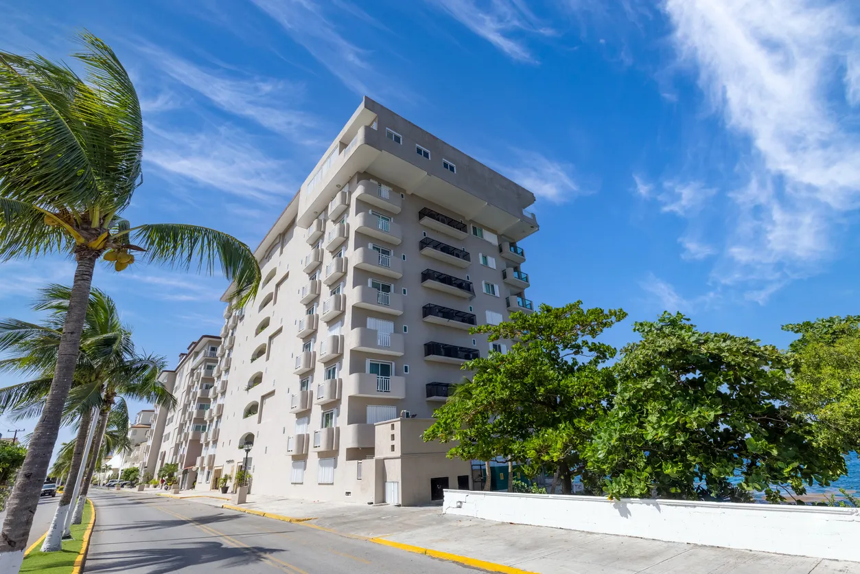 Cozumel, México, Condominio de lujo en el pintoresco paseo marítimo de la isla 