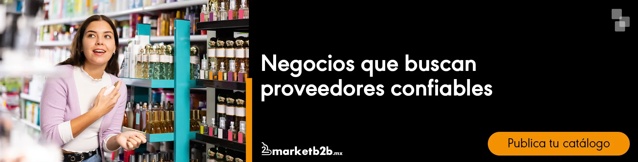 Perona compranod en tienda de perfunmes y anuncio para promover los servicios de marketb2b.mx