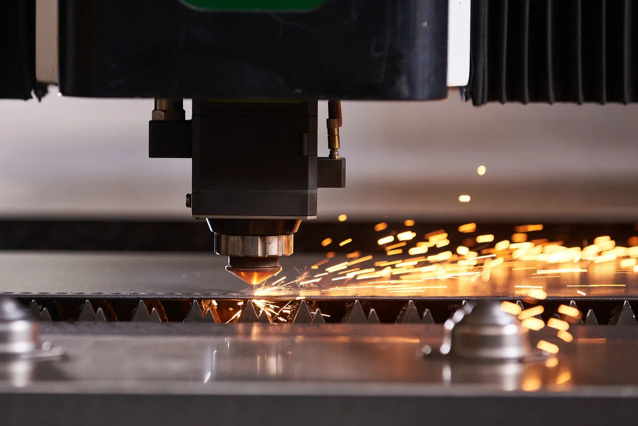 CNC Corte por láser de metal, tecnología industrial moderna