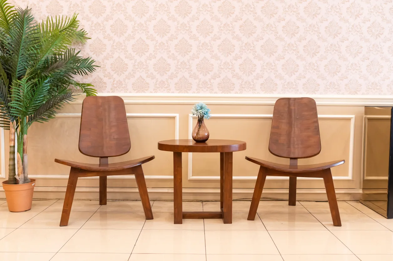 Sillas de madera modernas para comedor y sala: guía para elegir