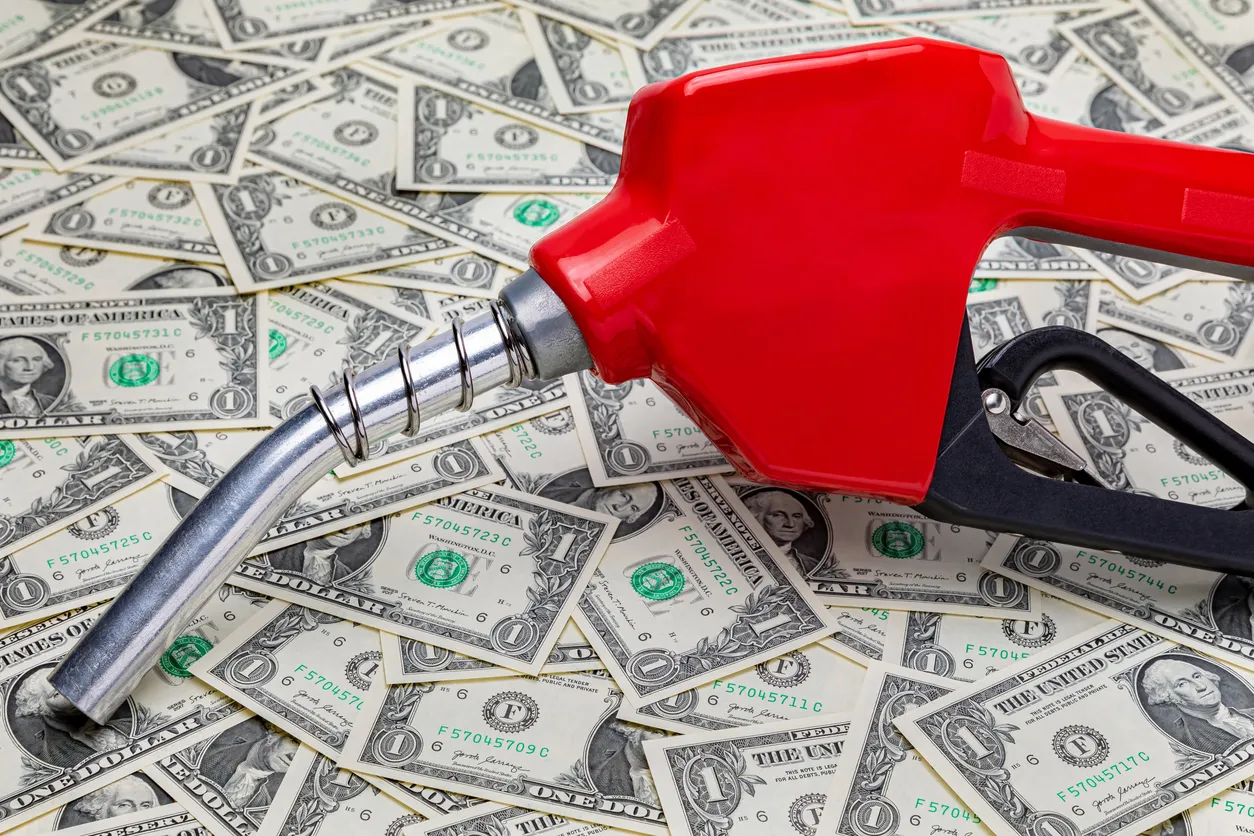 Cómo controlar el consumo de gasolina en una flotilla de autos