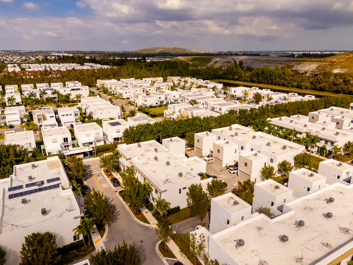Comprar un lote residencial: ubicación, servicios y amenidades