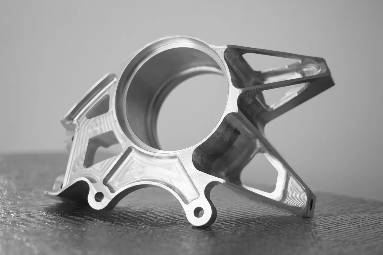 Piezas de suspensión de aluminio, según dibujo técnico, industria automotriz, mecanizadas con precisión CNC