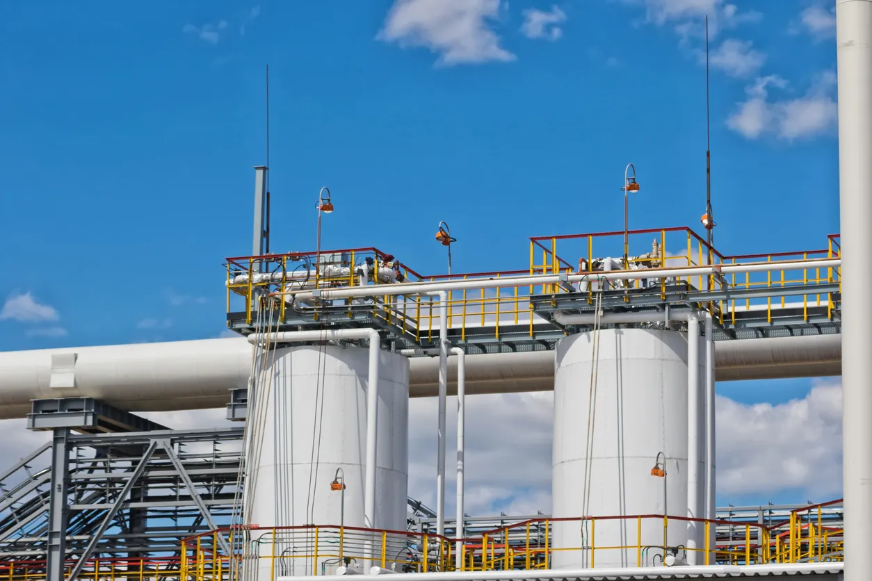 Instalaciones de refinado de petróleo.Las zeolitas permiten operación más estable, mayor conversión 