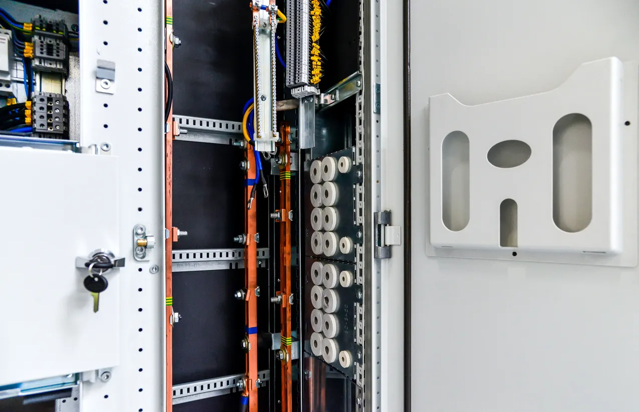 Gabinetes electricos que necesitan de climatización para un funcionamiento adecuado