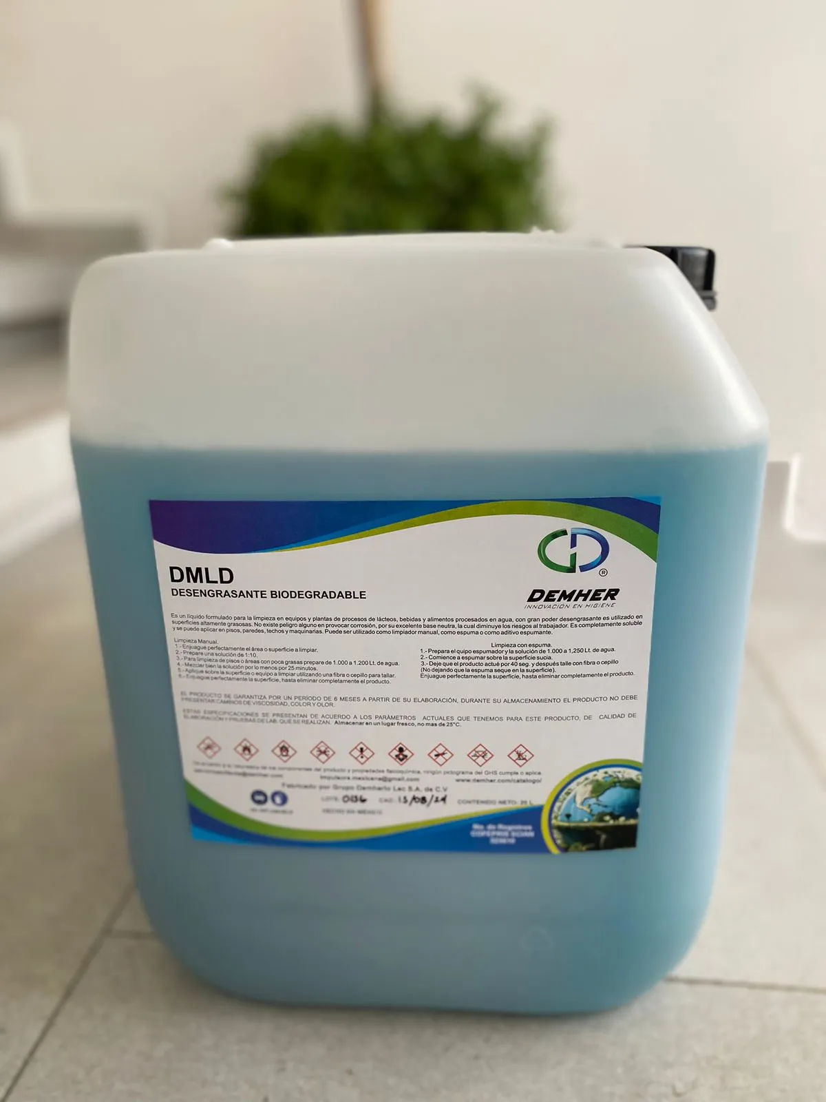 DMLD Desengrasante Biodegradable vista frontal de bidón 20 litros