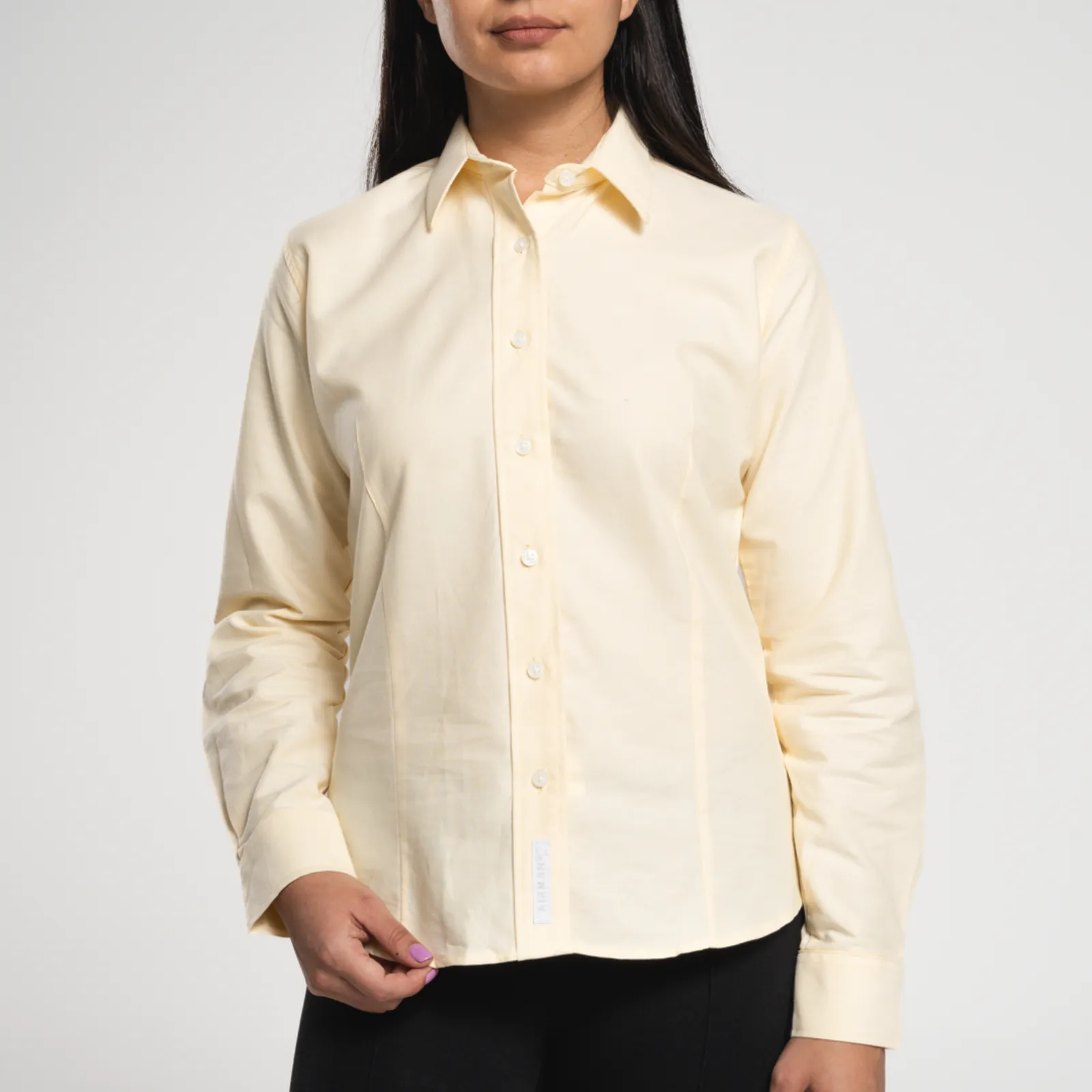 BLUSA AirMan Oxford Dama Manga Larga al Mayoreo | Elegancia, Durabilidad y Confort vista frontal 