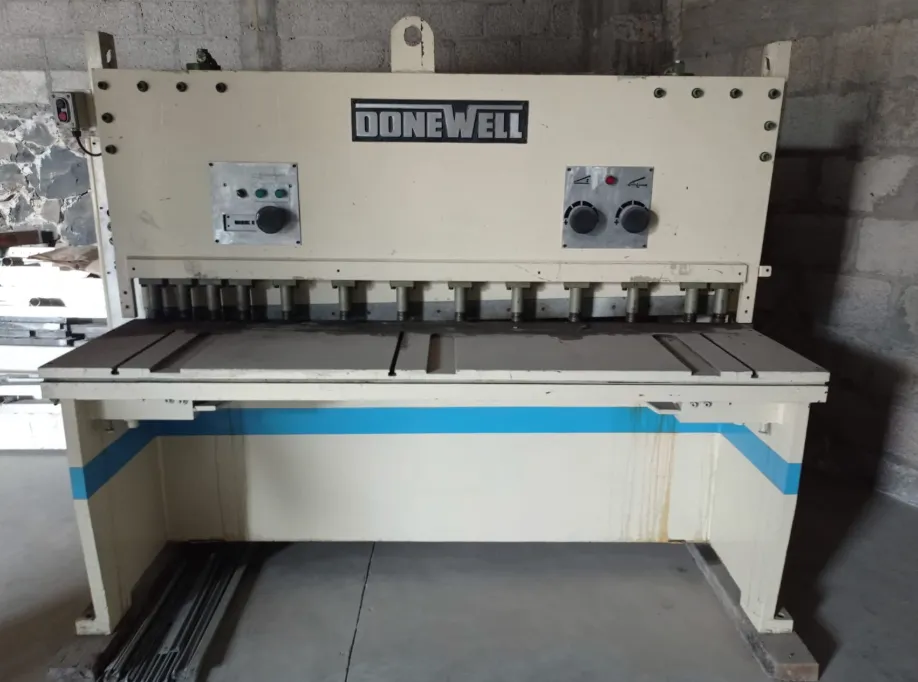 Cizalla Hidráulica Donewell de 2 Metros x 1/4''